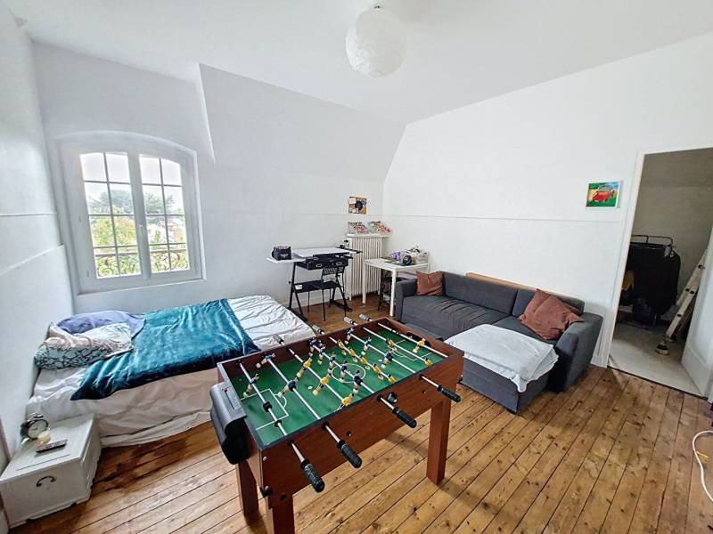 Vente en exclusivité : appartement bourgeois de trois chambres avec jardin privatif et garage à Etrépagny  27150