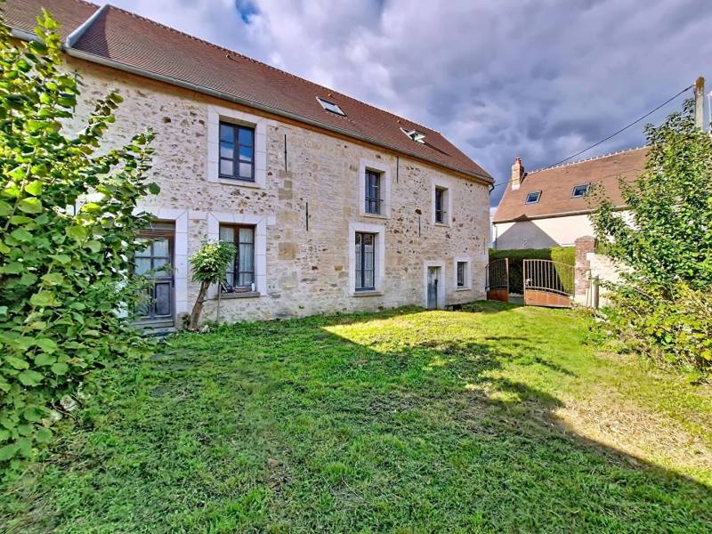 Maison à vendre en exclusivité : bâtisse en pierre de 179m² avec grange à Hadancourt le clocher 60