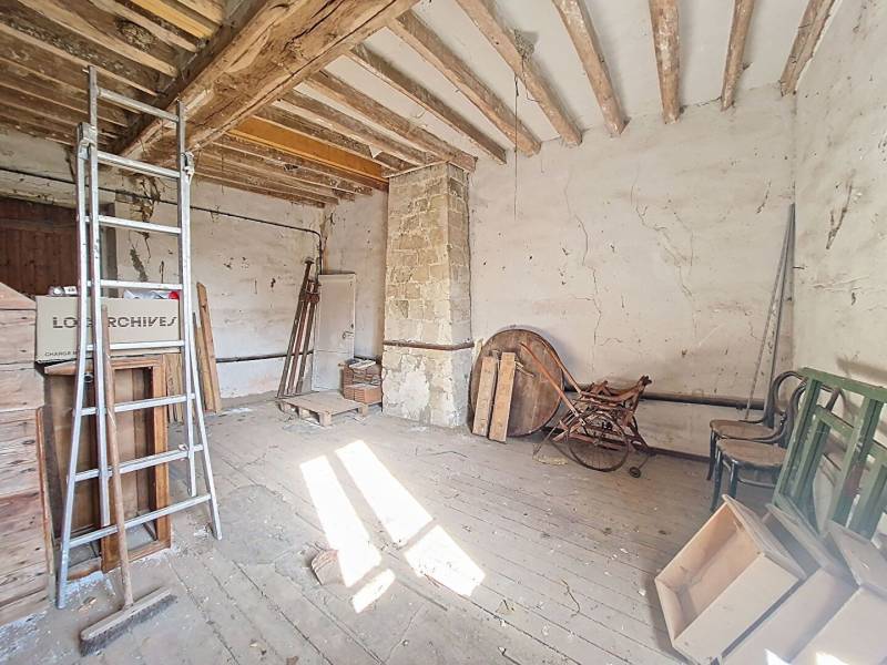 Maison à vendre en exclusivité : bâtisse en pierre de 179m² avec grange à Hadancourt le clocher 60
