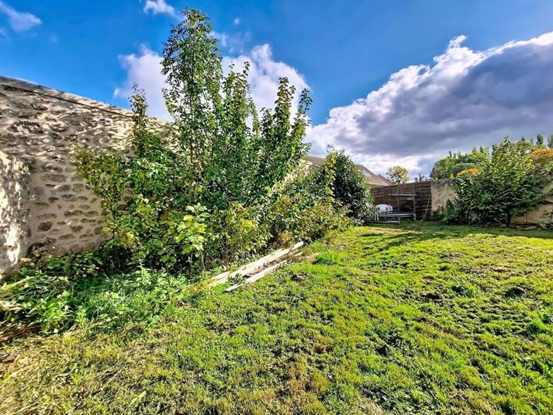 Maison à vendre en exclusivité : bâtisse en pierre de 179m² avec grange à Hadancourt le clocher 60