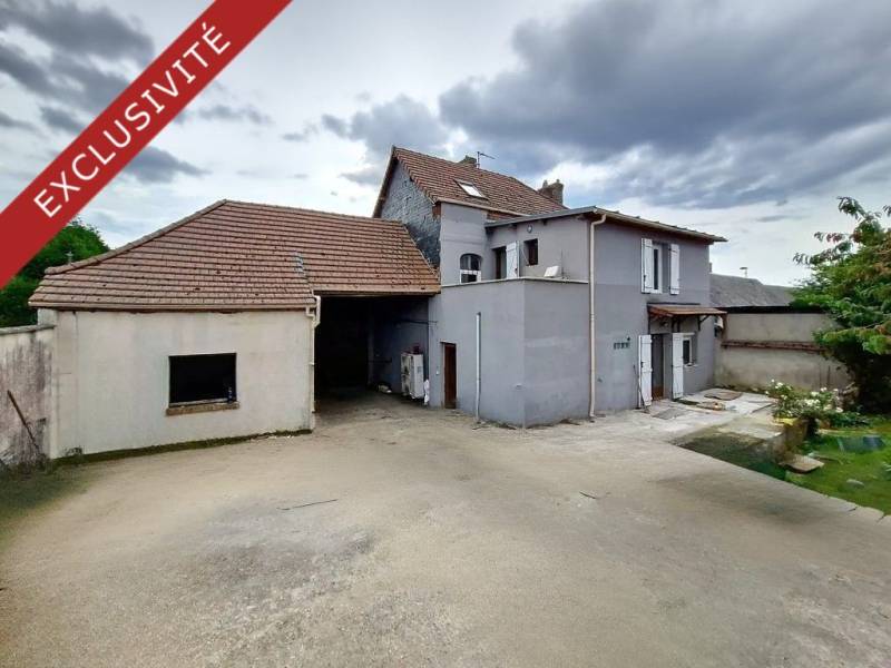 Maison à vendre en exclusivité : grande demeure de six chambres avec dépendances et terrasse à Suzay 27420