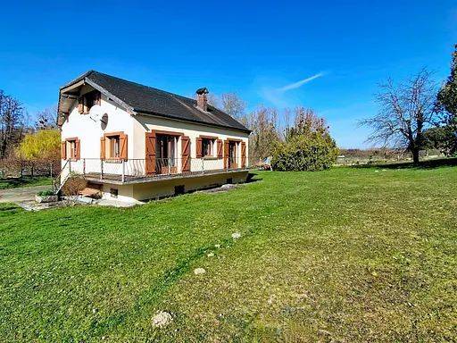 Mandat exclusif : pavillon de plain-pied avec sous-sol total et terrain de 8400 m2 à vendre à Amenucourt 95510