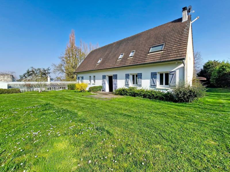 Bien exclusif : propriété d'exception de 230 m² avec piscine et vastes dépendances à Hadancourt-le-Haut-Clocher
