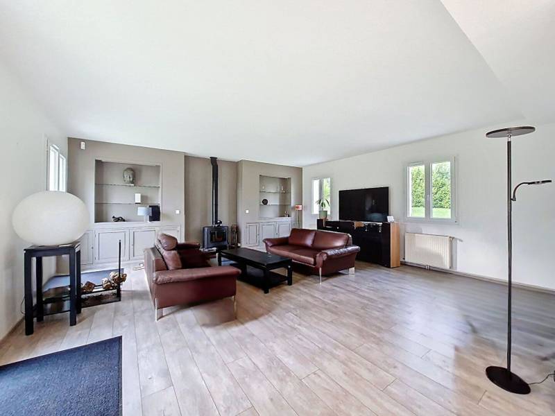 Bien exclusif : propriété d'exception de 230 m² avec piscine et vastes dépendances à Hadancourt-le-Haut-Clocher