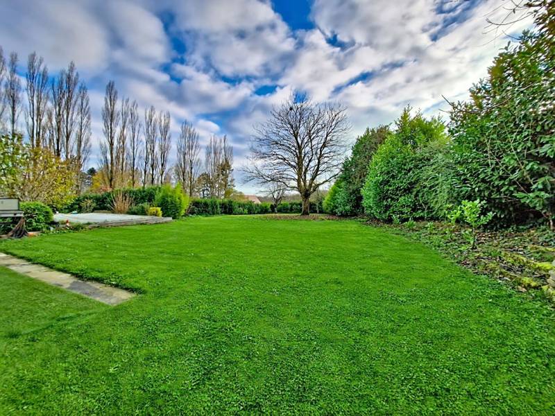 Bien exclusif : propriété d'exception de 230 m² avec piscine et vastes dépendances à Hadancourt-le-Haut-Clocher
