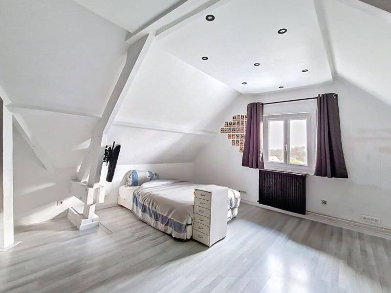 Bien exclusif : propriété d'exception de 230 m² avec piscine et vastes dépendances à Hadancourt-le-Haut-Clocher