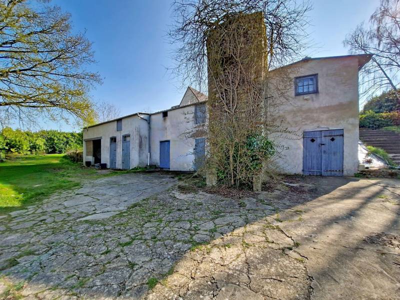 Bien exclusif : propriété d'exception de 230 m² avec piscine et vastes dépendances à Hadancourt-le-Haut-Clocher