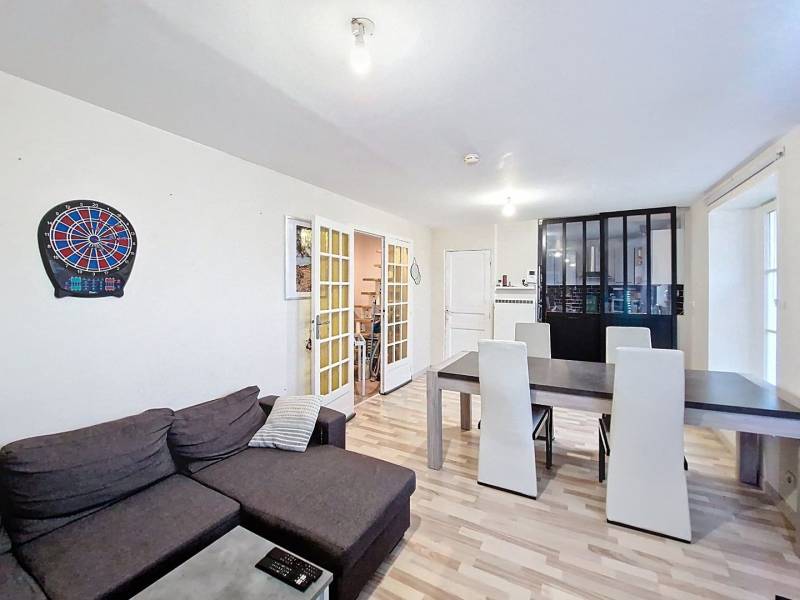 Vente en exclusivité d'une maison familiale rénovée avec trois chambres proche des écoles et commerces à Magny-en-Vexin 95420