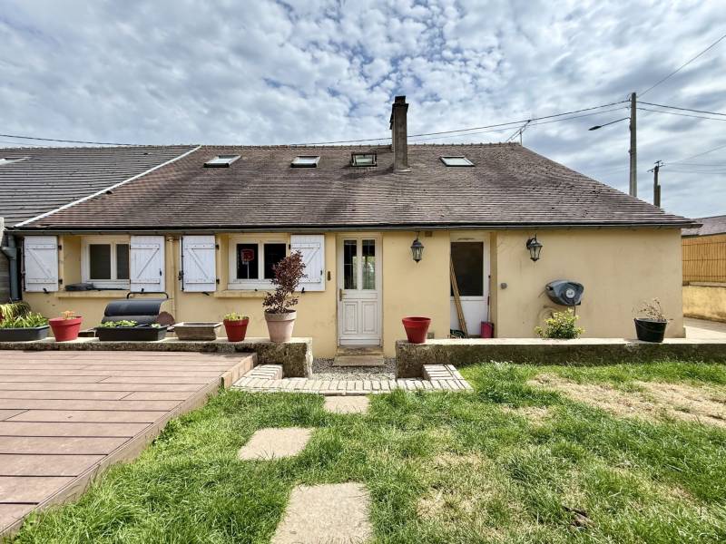 Exclusivité aci.immo : acheter une charmante maison ancienne avec grand jardin arboré et dépendance à La Houssoye 60390