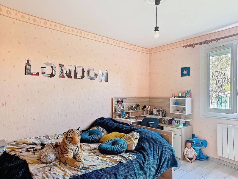 Opportunité exclusive : achetez ce pavillon de plain-pied avec trois chambres et garage situé au cœur d’Étrépagny 27