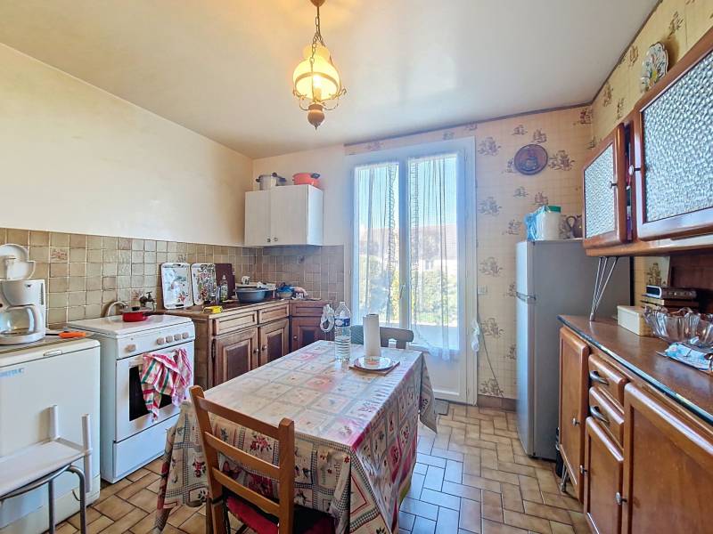 Vivre tout à pied : pavillon de plain-pied trois chambres et garage sur jardin clos à Etrepagny 27150