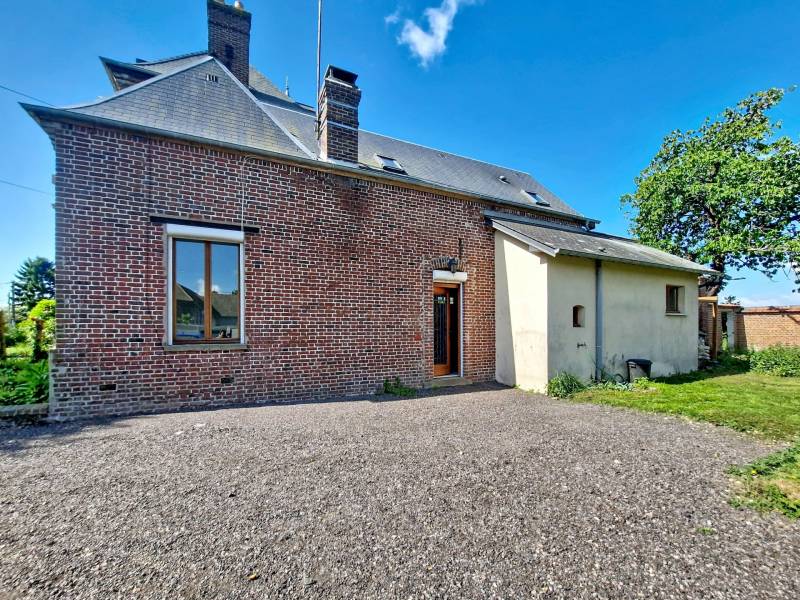 Trouver une maison ancienne à acheter en exclusivité avec trois chambres et grand jardin clos au Thil 27150