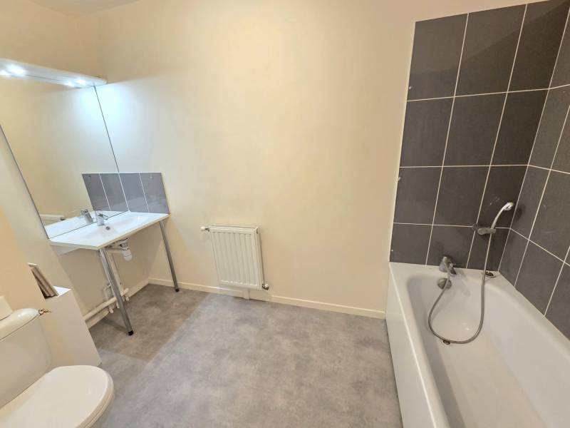 Exclusivité : idéal investisseur, appartement F2 fonctionnel avec balcon et parking proche du RER à Courdimanche dans le Val d'Oise