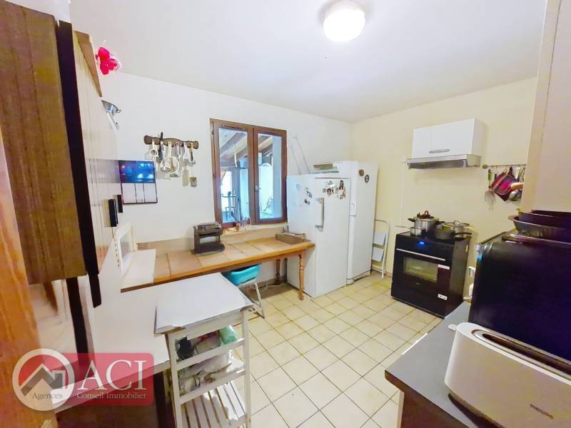 Achat maison individuelle de type pavillon traditionnel avec grand terrain arboré et trois chambres situé à Gommecourt 78270