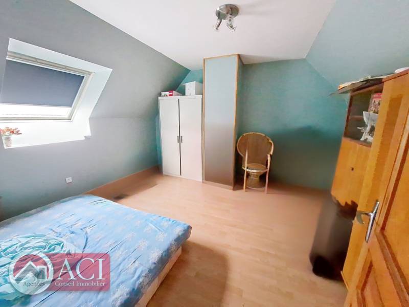 Achat maison individuelle de type pavillon traditionnel avec grand terrain arboré et trois chambres situé à Gommecourt 78270