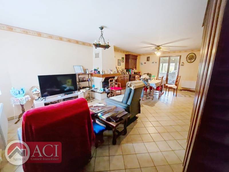 Achat maison individuelle de type pavillon traditionnel avec grand terrain arboré et trois chambres situé à Gommecourt 78270