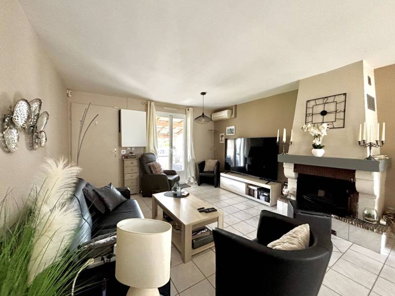Exclusivité : maison de plain-pied prête à vivre avec trois chambres et grand jardin à Suzay dans le département de l'Eure