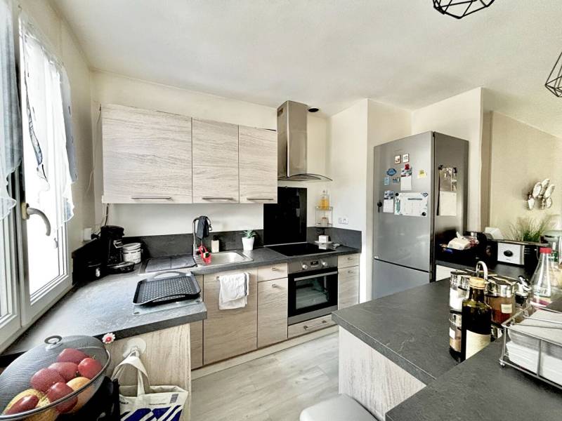 Exclusivité : maison de plain-pied prête à vivre avec trois chambres et grand jardin à Suzay dans le département de l'Eure
