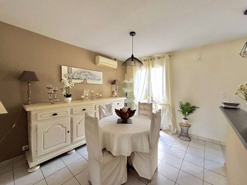 Exclusivité : maison de plain-pied prête à vivre avec trois chambres et grand jardin à Suzay dans le département de l'Eure
