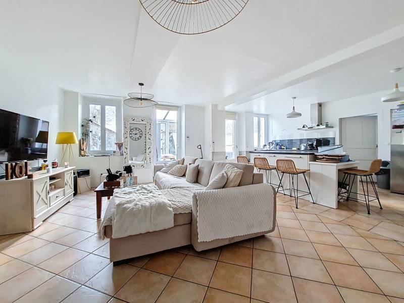 Vente en exclusivité d'une maison ancienne rénovée avec quatre chambres et dépendance aménageable à Fourges 27630