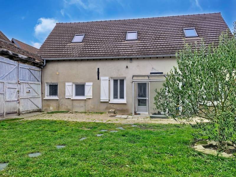 Vente en exclusivité d'une maison ancienne rénovée avec quatre chambres et dépendance aménageable à Fourges 27630