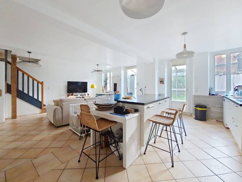 Vente en exclusivité d'une maison ancienne rénovée avec quatre chambres et dépendance aménageable à Fourges 27630