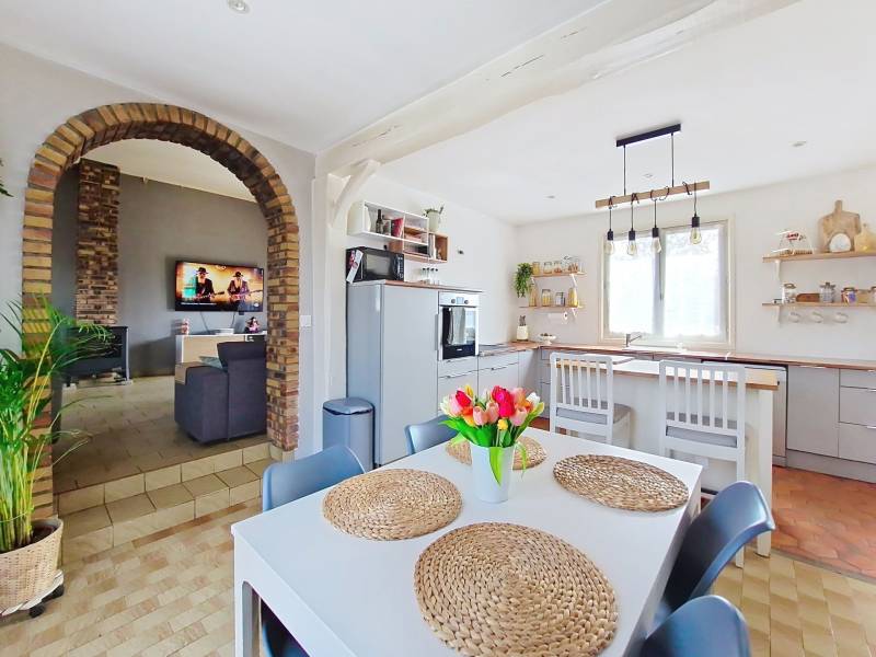 Trouver un pavillon individuel à acheter en exclusivité avec sous sol total et quatre chambres à Gasny 27620