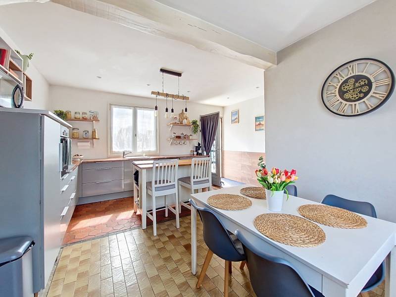 Trouver un pavillon individuel à acheter en exclusivité avec sous sol total et quatre chambres à Gasny 27620