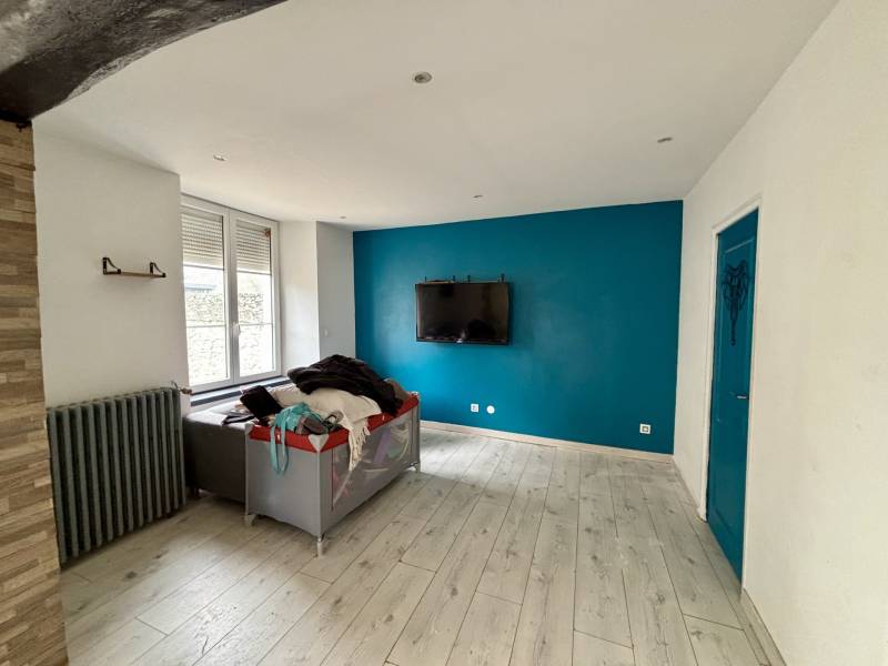 Sud Gisors : achat exclusif d'une maison de deux chambres avec garage, cave et cour à Boury-en-Vexin 60240