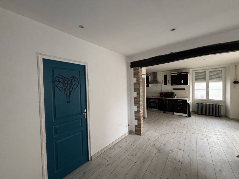 Sud Gisors : achat exclusif d'une maison de deux chambres avec garage, cave et cour à Boury-en-Vexin 60240