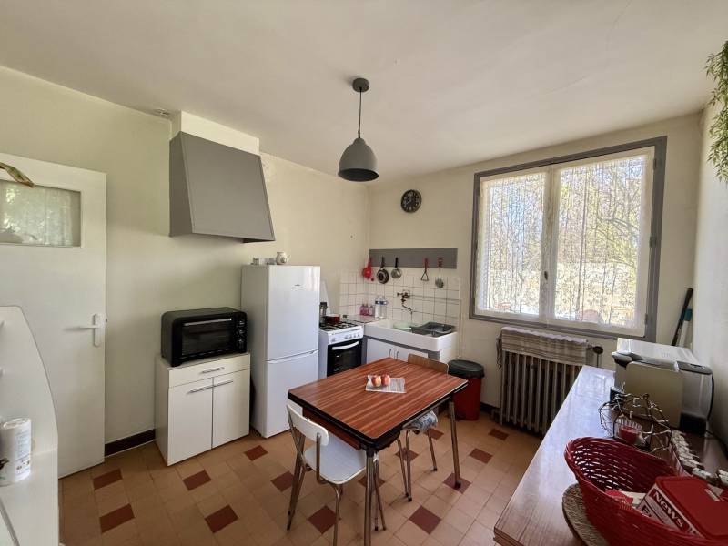 Opportunité exclusive : maison sur sous-sol total avec beau potentiel et jardin à vendre à Fresne Leguillon