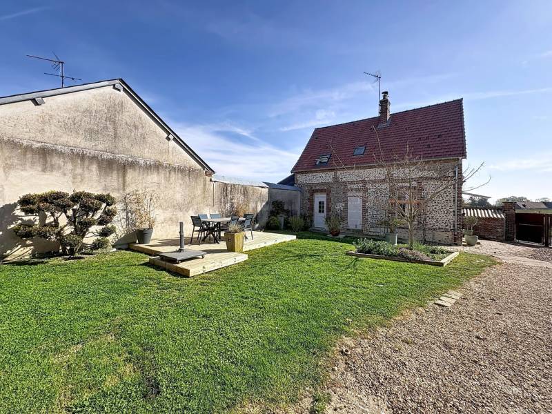 Trouver une maison de charme à acheter en exclusivité entièrement rénovée avec jardin et dépendances à Chauvincourt dans l'Eure