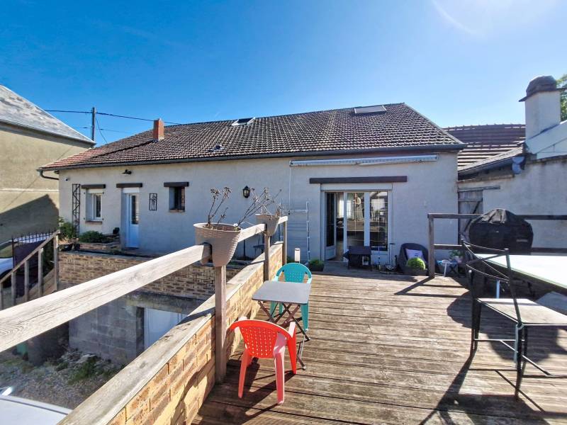 Trouver une maison à acheter en exclusivité avec un séjour triple et trois chambres à Éragny sur Epte 60240