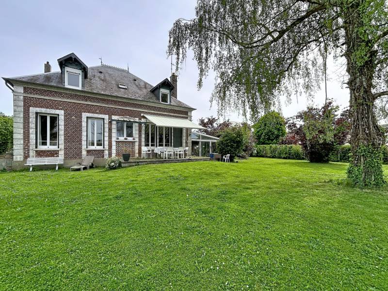 Maison bourgeoise à acheter en exclusivité avec piscine et quatre chambres située à Bézu-Saint-Éloi 27