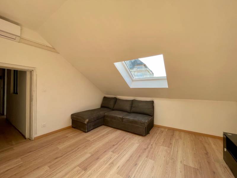 MAISON MEUBLÉE ENTIÈREMENT RÉNOVÉE AU CŒUR DE BEAUVAIS – 130m², 3 chambres, cour privée