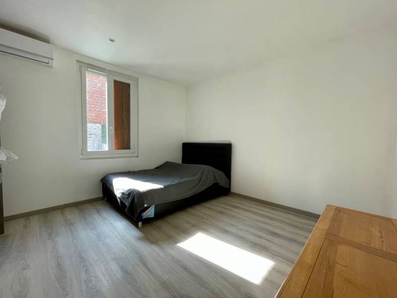 MAISON MEUBLÉE ENTIÈREMENT RÉNOVÉE AU CŒUR DE BEAUVAIS – 130m², 3 chambres, cour privée