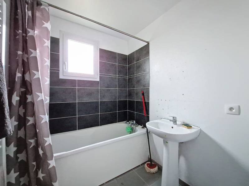 acheter une maison de plain-pied de moins de 10 ans axe rapide CERGY (95) , 4 chambres, garage terrain 1000 m2, DPE A, situé a SAINT CLAIR SUR EPTE