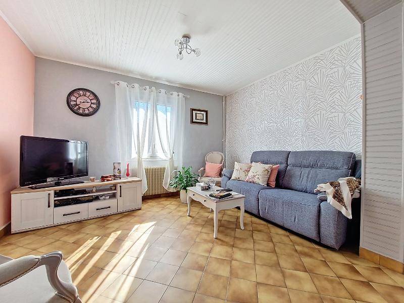 Maison de plain-pied à vendre d'environ 60m², deux caves, un garage, l'ensemble sur 750m², commerces et écoles sur place proche de  Gisors