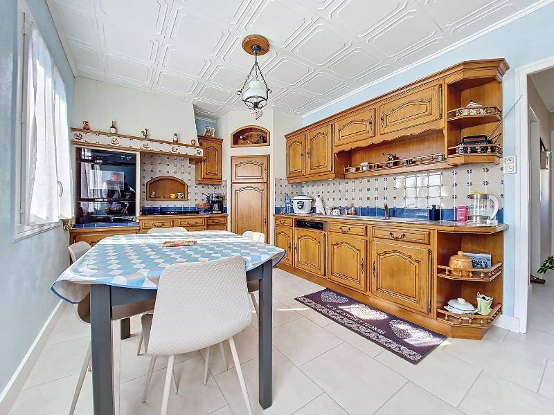 Maison de plain-pied à vendre d'environ 60m², deux caves, un garage, l'ensemble sur 750m², commerces et écoles sur place proche de  Gisors