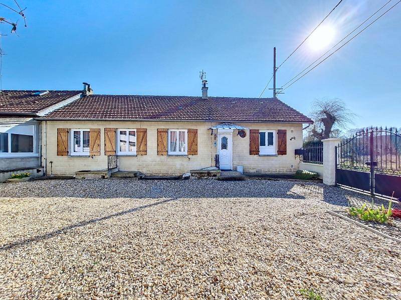 Maison de plain-pied à vendre d'environ 60m², deux caves, un garage, l'ensemble sur 750m², commerces et écoles sur place proche de  Gisors