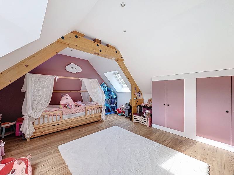 Mandat exclusif : vente d'une authentique longère avec trois chambres et dépendances sur terrain clos à Bernouville dans l'Eure