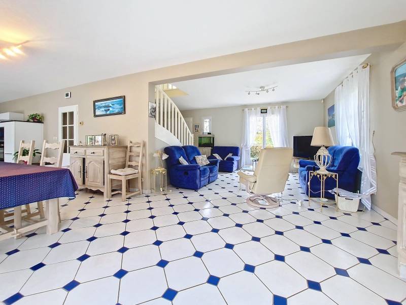 A vendre très belle maison avec un séjour triple  proche de Gisors dans l'Eure