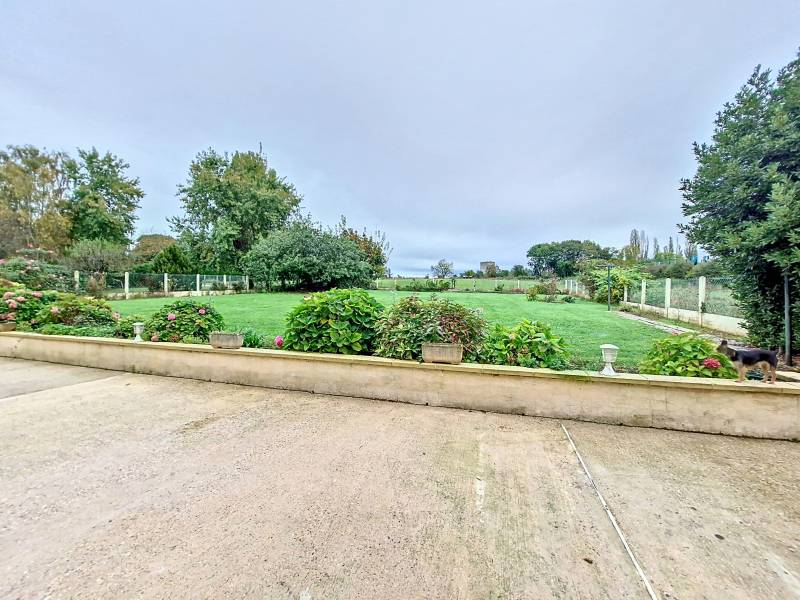 A vendre une maison avec un beau terrain au sud de Gisors dans le département de l'Eure