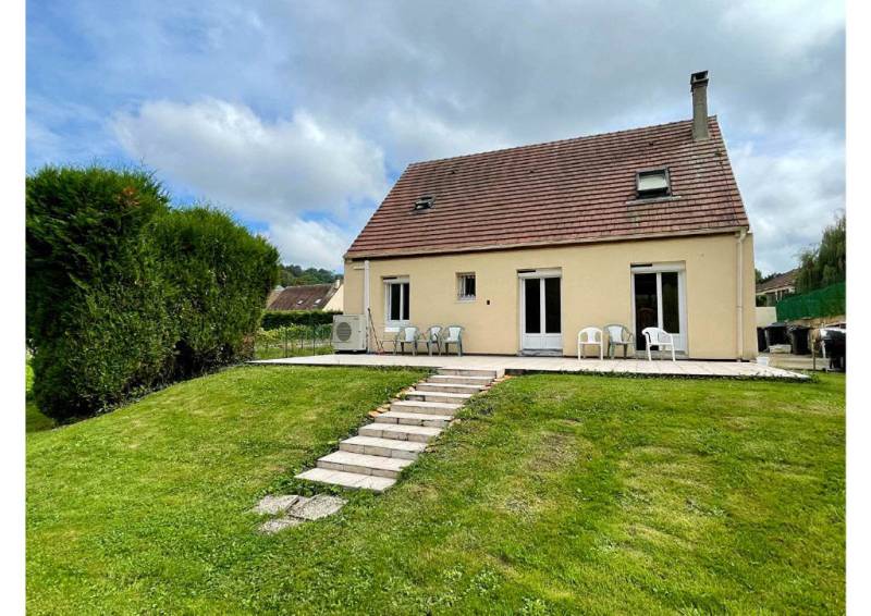 Acheter une belle maison avec un grand terrain clos dans un quartier calme proche de Marines dans le département du Val d'Oise