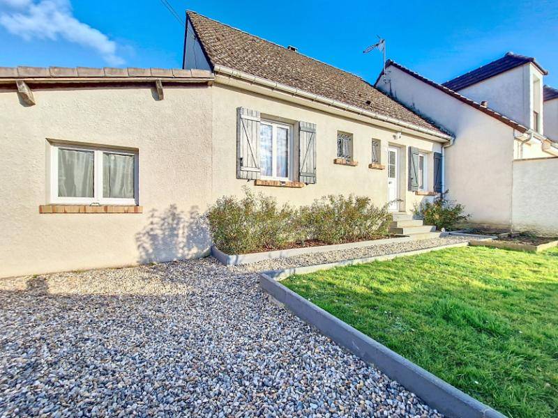 Maison élevée sur vide sanitaire, de plain-pied avec 2 chambres, sur un terrain de 530m² environ, secteur Gisors, commerces de proximité sur place