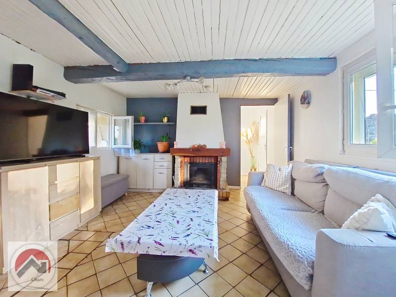 Vous recherchez un bien de caractère dans un environnement paisible ? Cette maison ancienne proche Gisors dans l'Eure, située sur un terrain d’env 1160m² divisible.