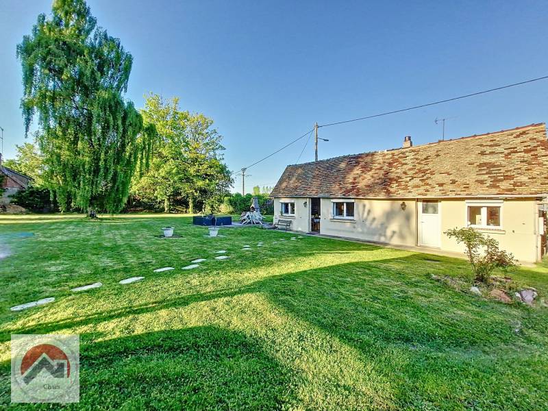 Vous recherchez un bien de caractère dans un environnement paisible ? Cette maison ancienne proche Gisors dans l'Eure, située sur un terrain d’env 1160m² divisible.