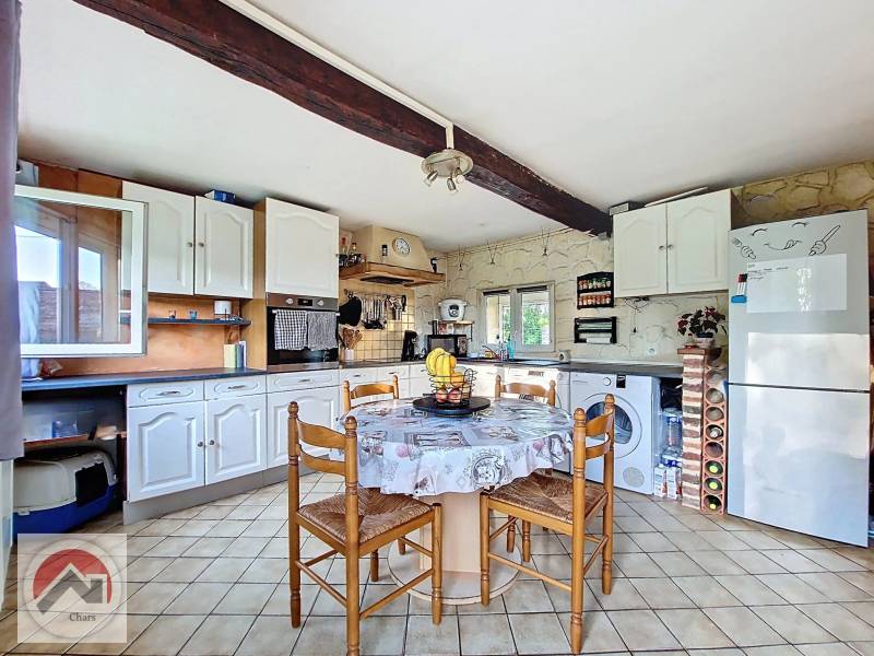 Vous recherchez un bien de caractère dans un environnement paisible ? Cette maison ancienne proche Gisors dans l'Eure, située sur un terrain d’env 1160m² divisible.